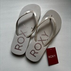 New Roxy Cream/Rose gold  Flip Flops